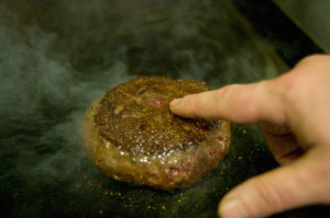 2009-03-16-Minetta-burger-on-griddle2